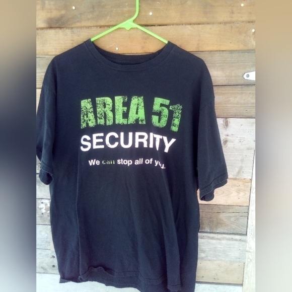 Men's Novelty Black Area 51 Security T Shirt Size Large Aliens UFO UFOs Alien - Picture 2 of 3